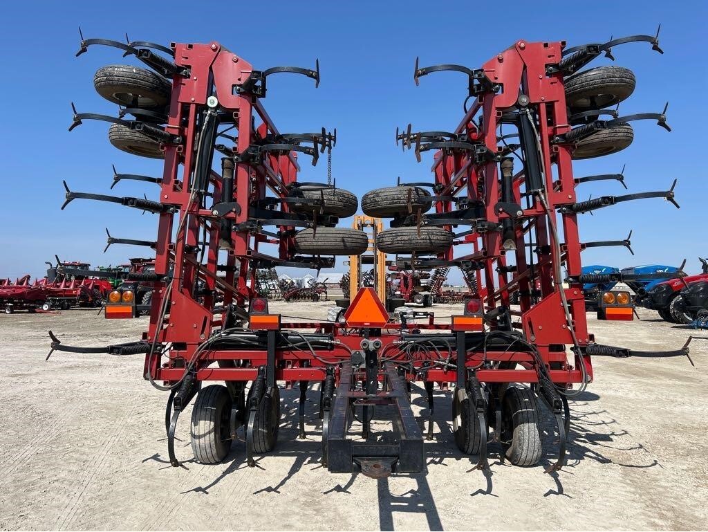 2002 Case IH Tigermate II Field Cultivator