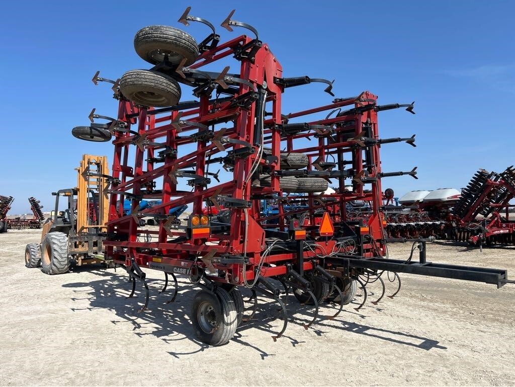 2002 Case IH Tigermate II Field Cultivator