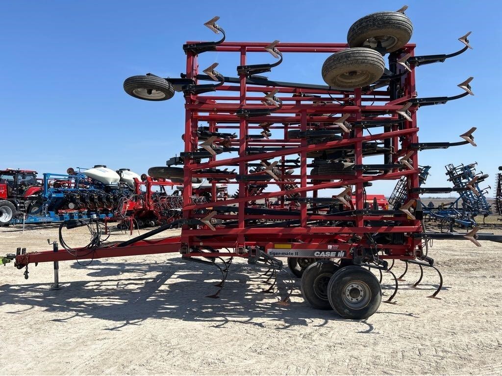 2002 Case IH Tigermate II Field Cultivator