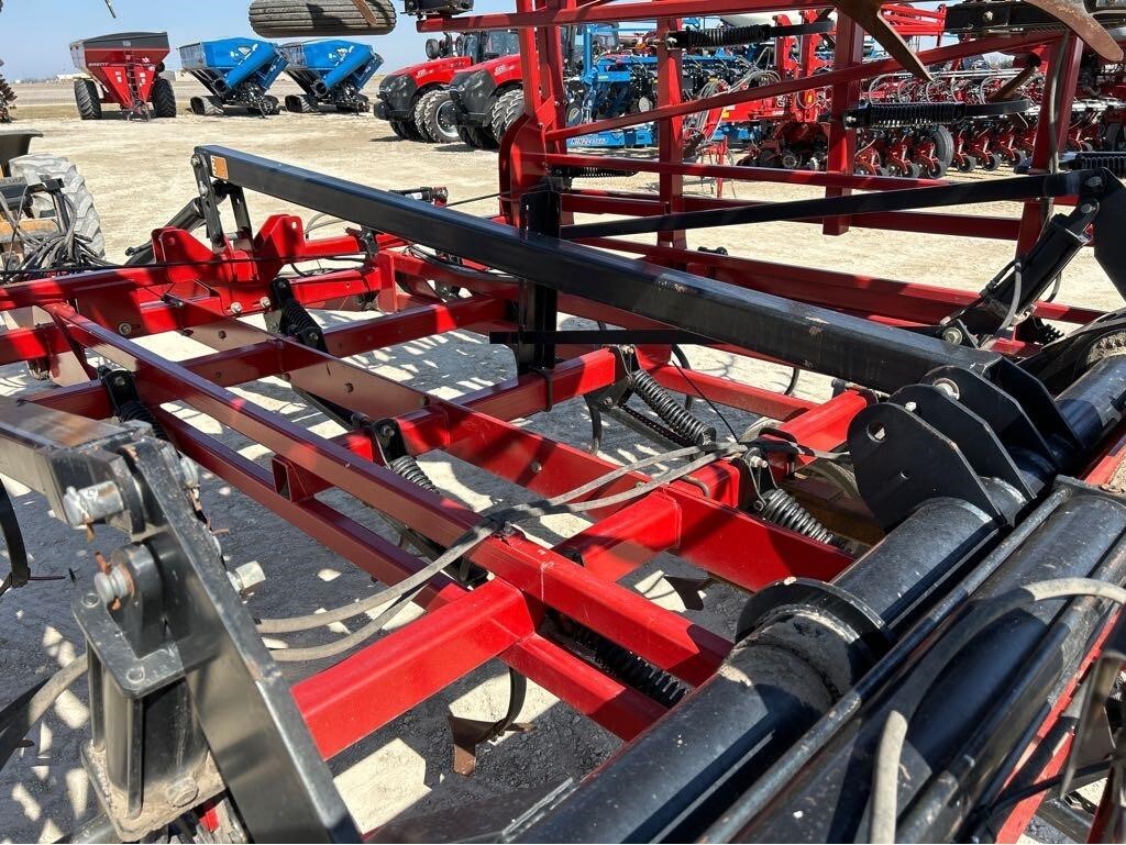 2002 Case IH Tigermate II Field Cultivator