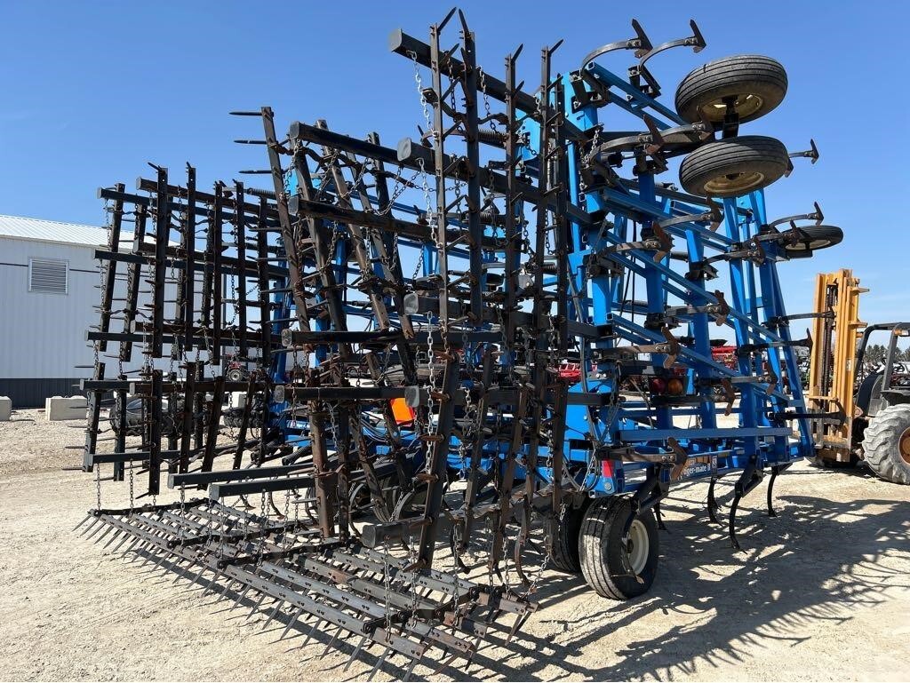 2000 DMI Tigermate II Field Cultivator