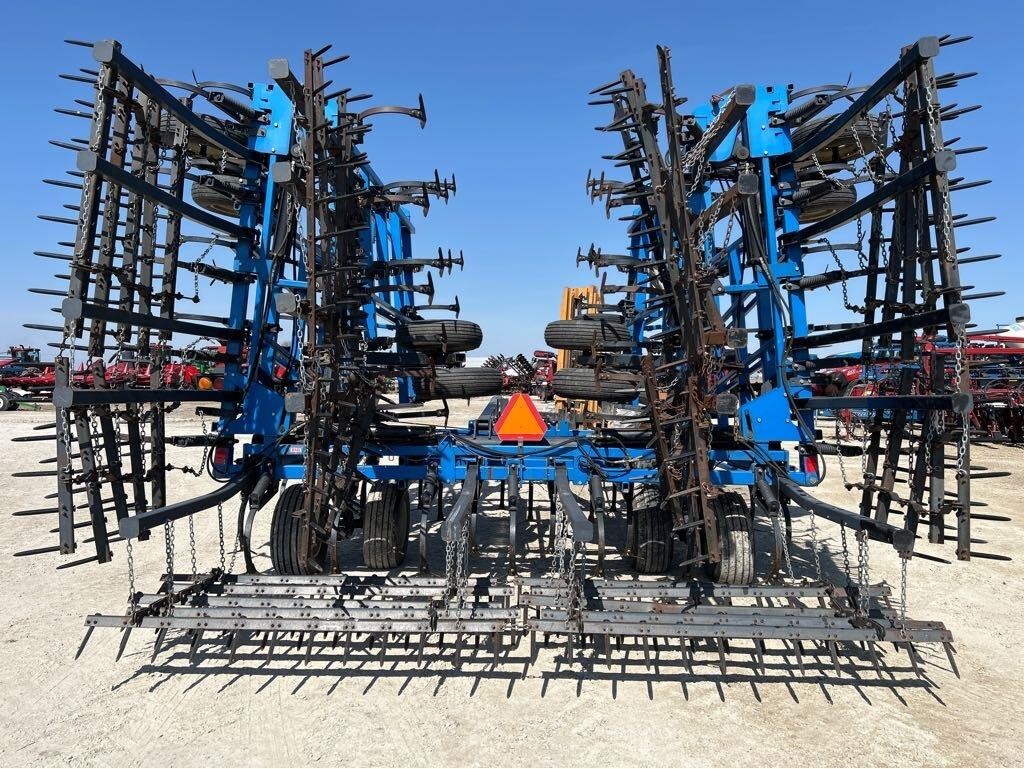 2000 DMI Tigermate II Field Cultivator