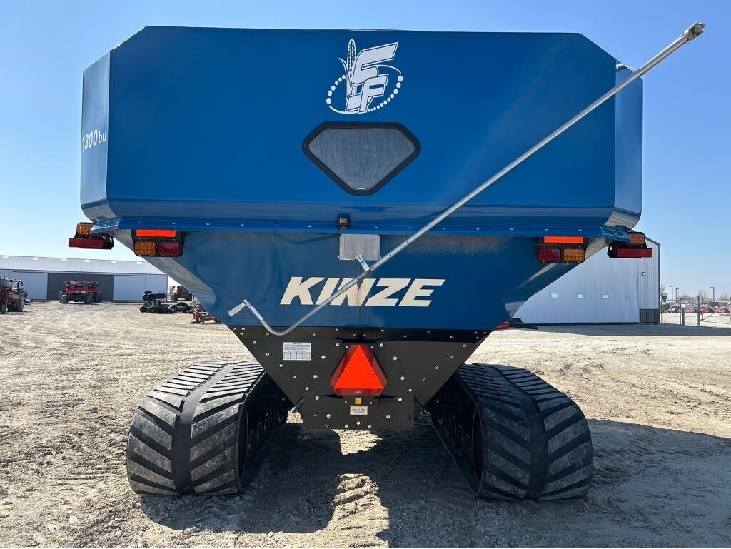 2020 Kinze 1105 Grain Cart