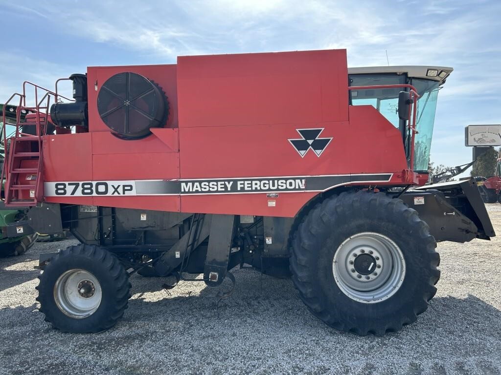 2000 Massey Ferguson 8780XP Combine