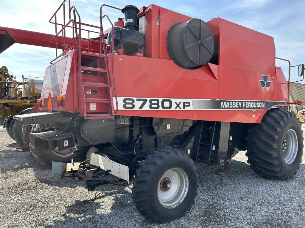 2000 Massey Ferguson 8780XP Combine