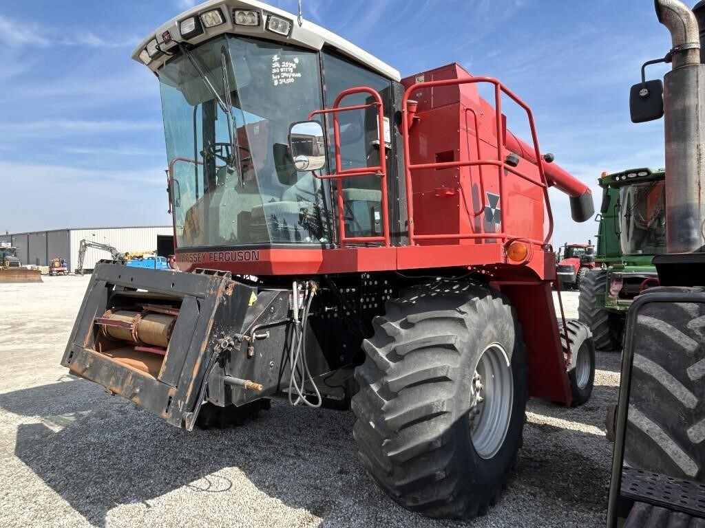 2000 Massey Ferguson 8780XP Combine