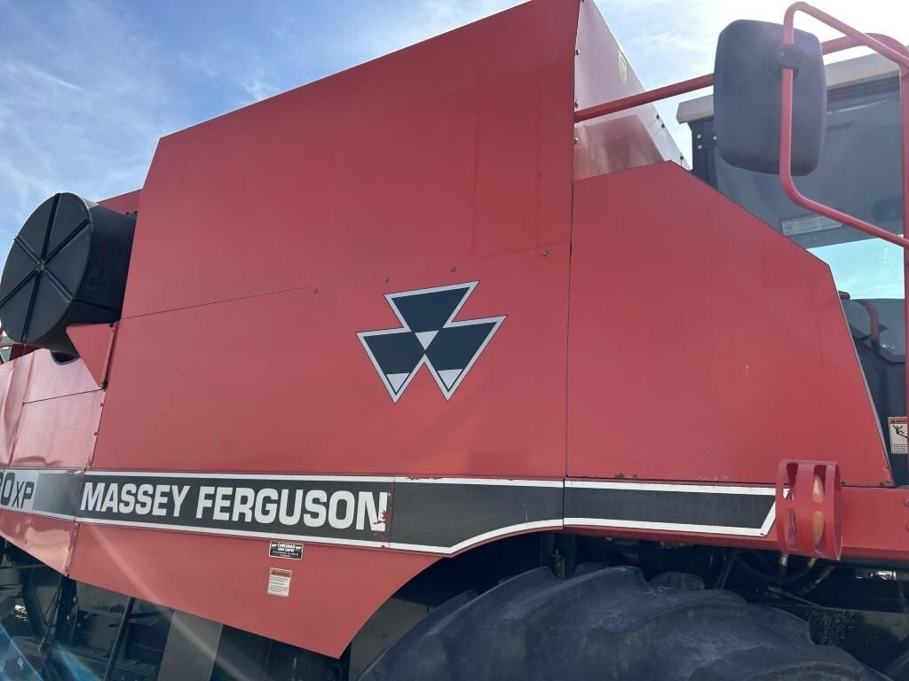2000 Massey Ferguson 8780XP Combine