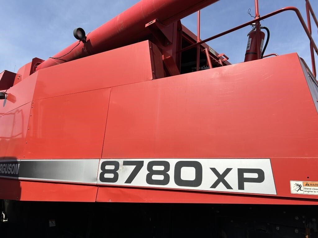 2000 Massey Ferguson 8780XP Combine