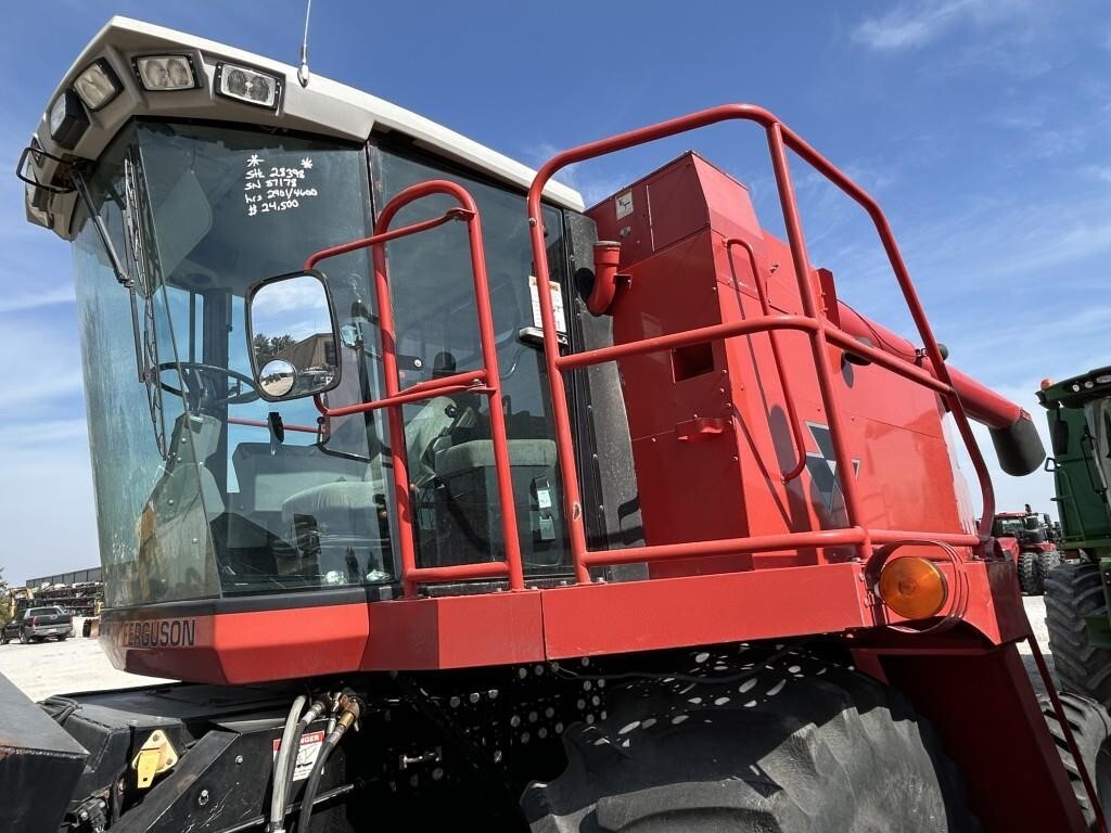 2000 Massey Ferguson 8780XP Combine
