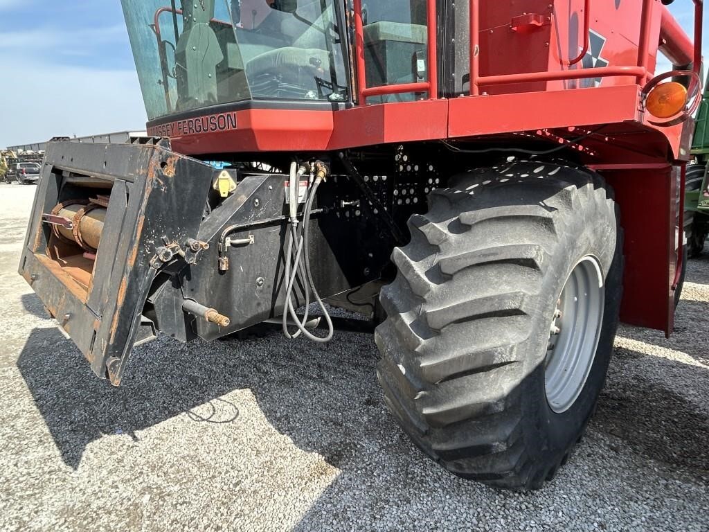 2000 Massey Ferguson 8780XP Combine