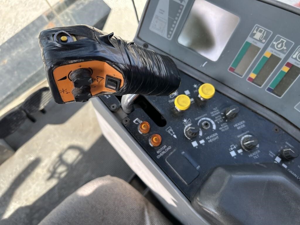 2000 Massey Ferguson 8780XP Combine