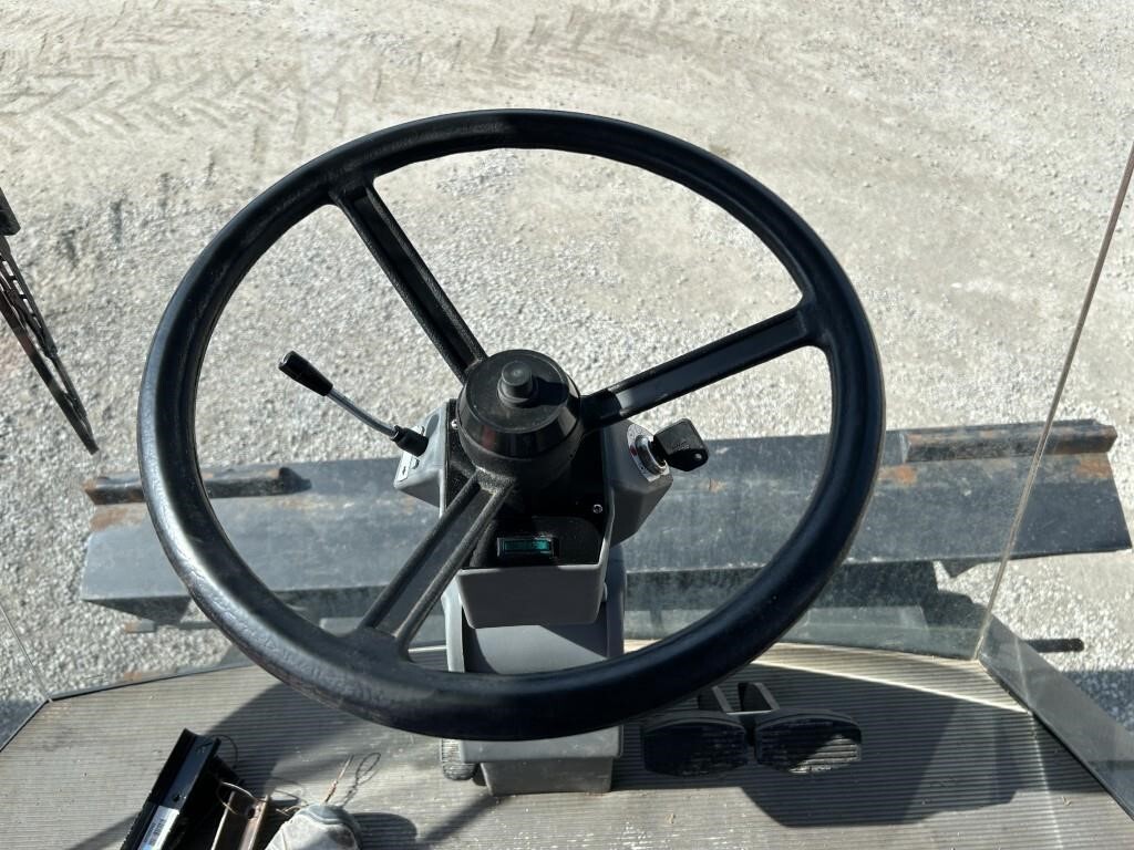 2000 Massey Ferguson 8780XP Combine