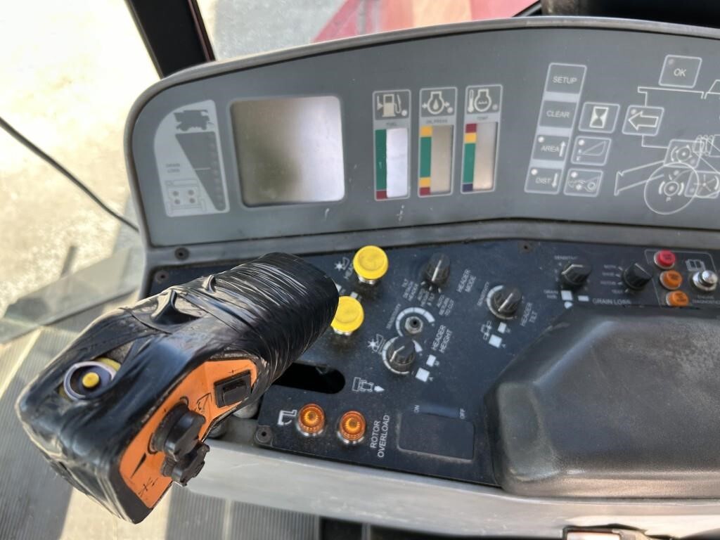 2000 Massey Ferguson 8780XP Combine