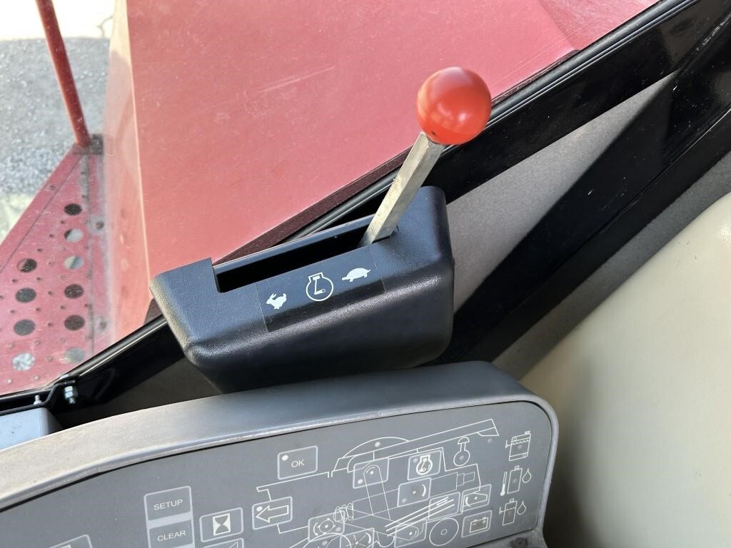 2000 Massey Ferguson 8780XP Combine