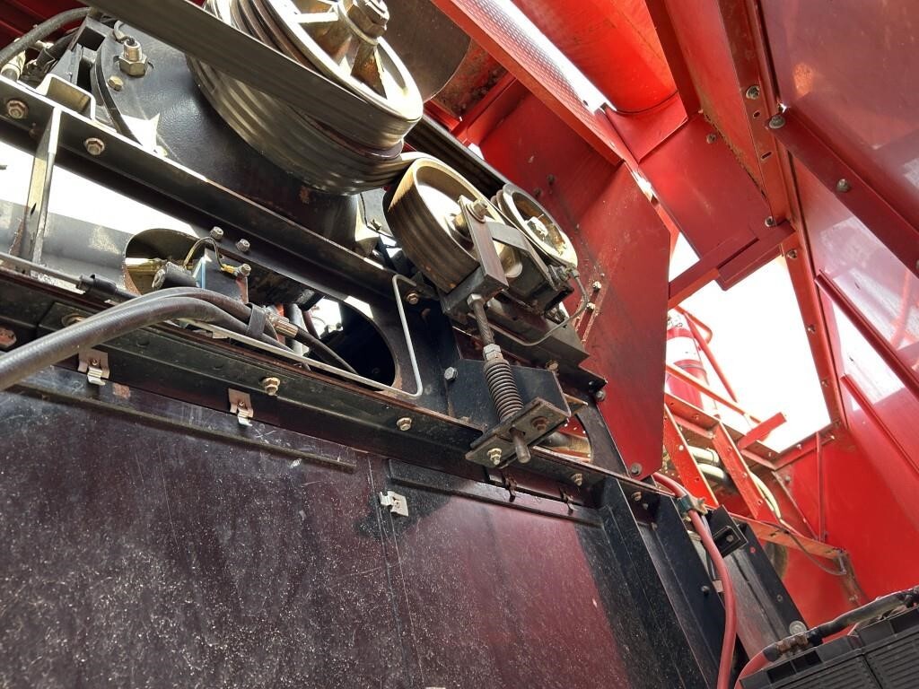 2000 Massey Ferguson 8780XP Combine