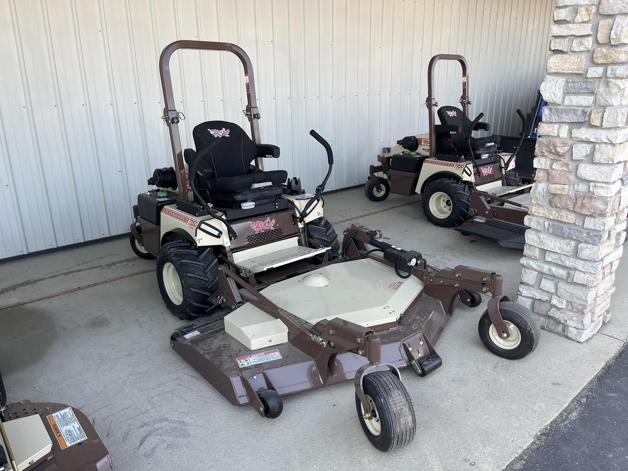 2025 Grasshopper 725DT6 Lawn Mower