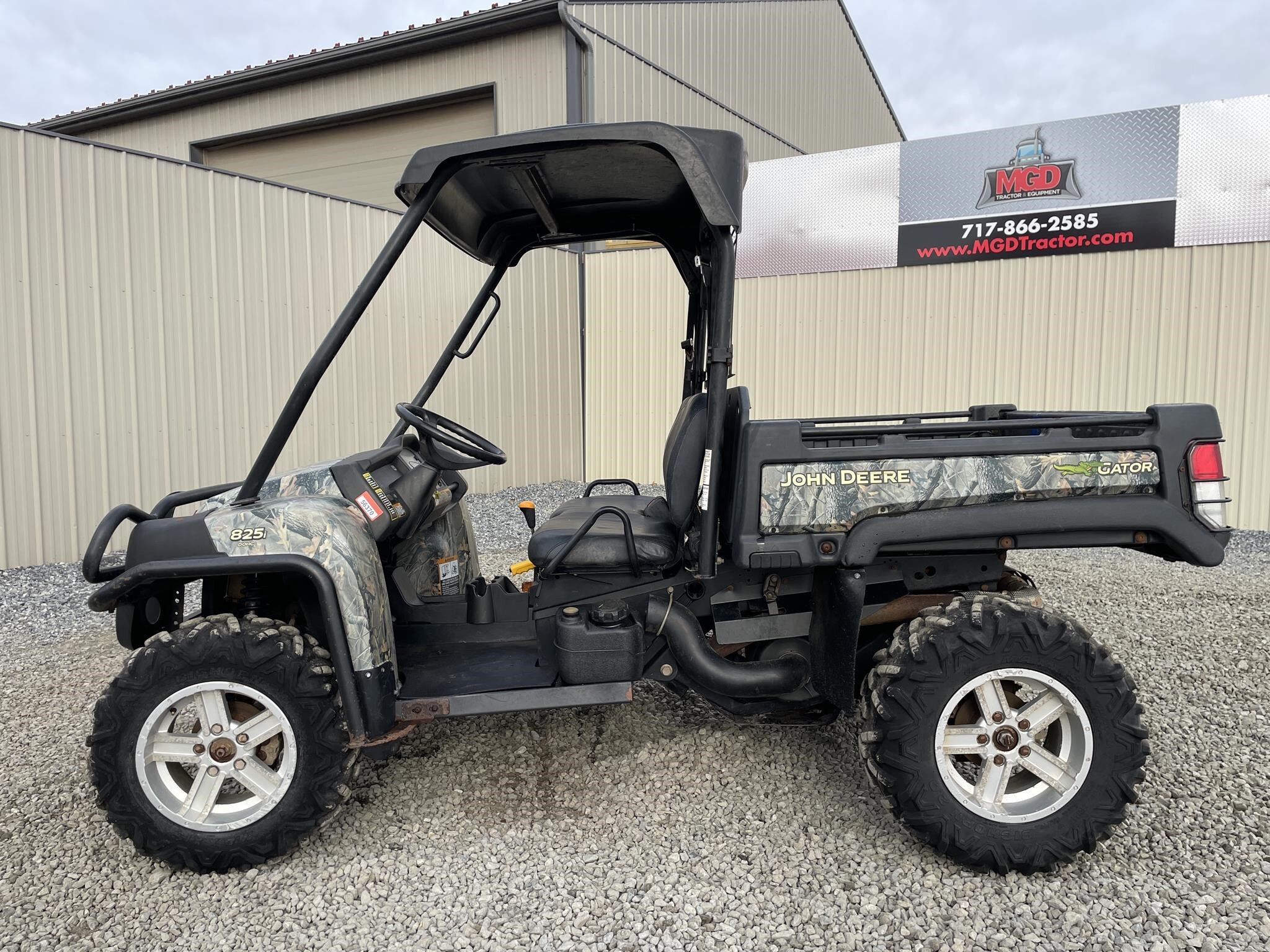  John Deere Gator XUV 825I ATVs and Utility Vehicle
