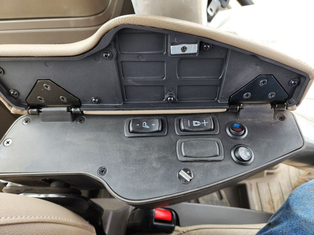 2024 John Deere 8R 230 Tractor