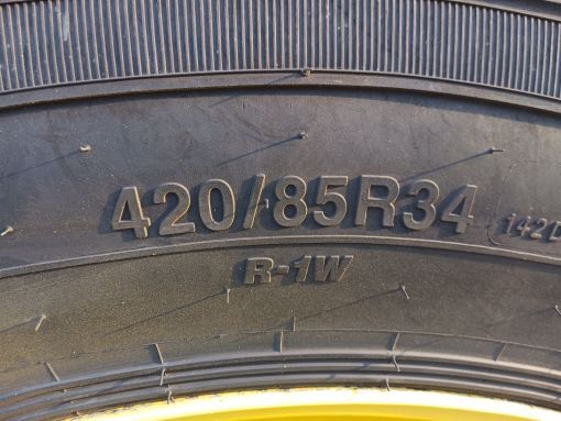 2011 John Deere 7215R Tractor