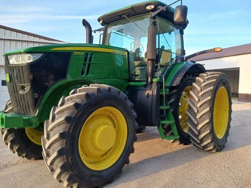 2011 John Deere 7215R Tractor