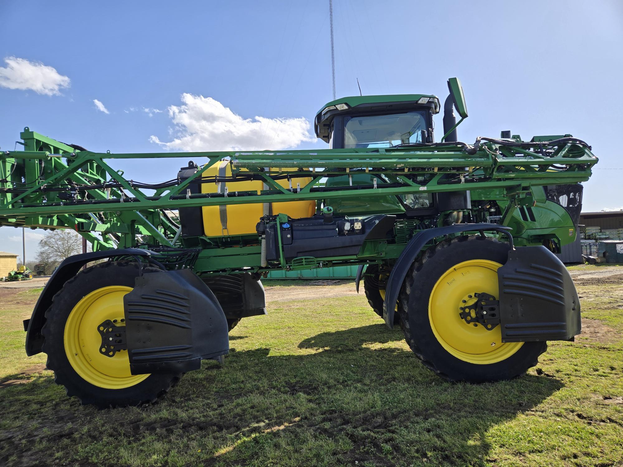 2023 John Deere 408R Self-Propelled Sprayer