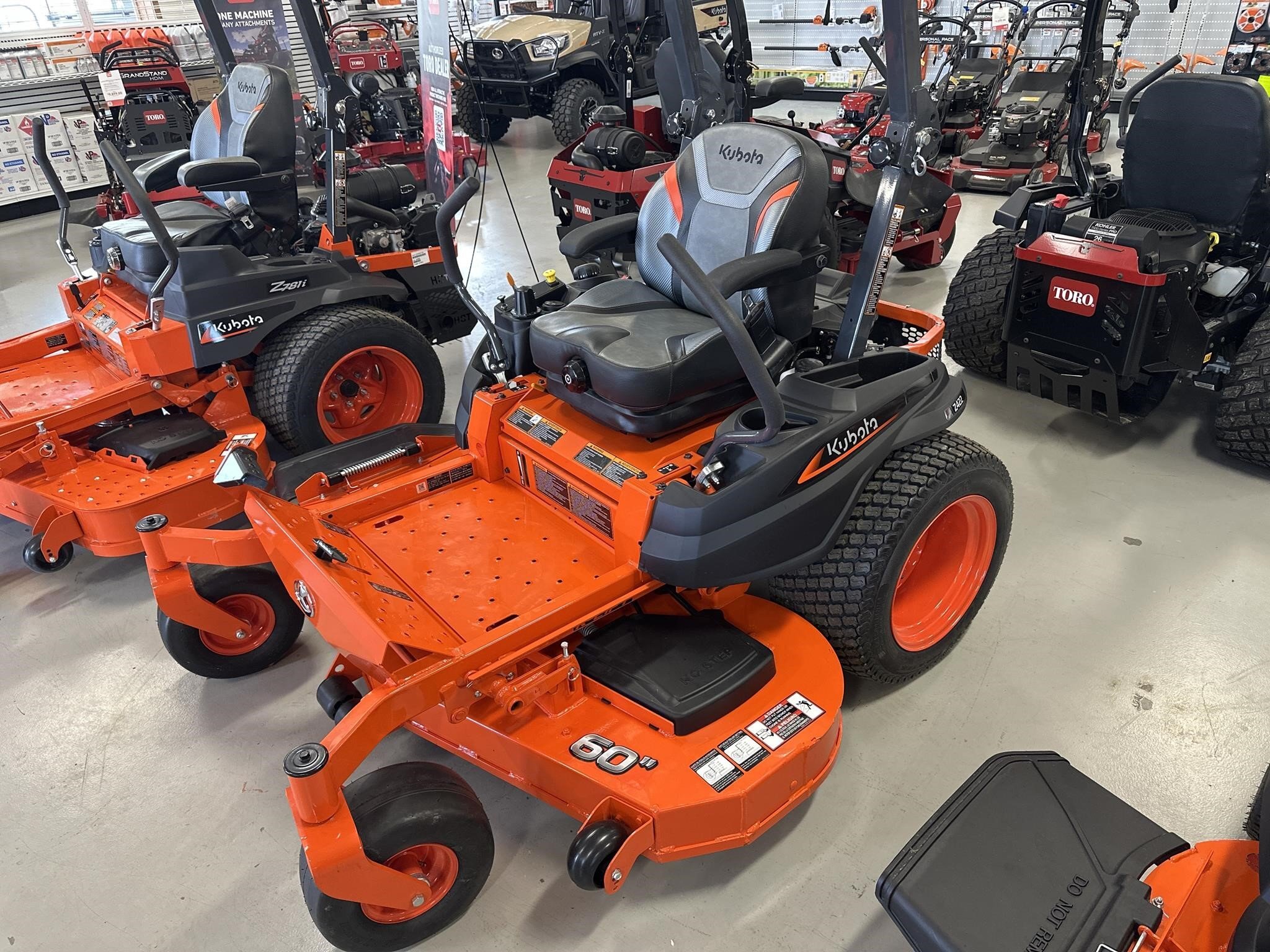 2024 Kubota Z422 Lawn Mower
