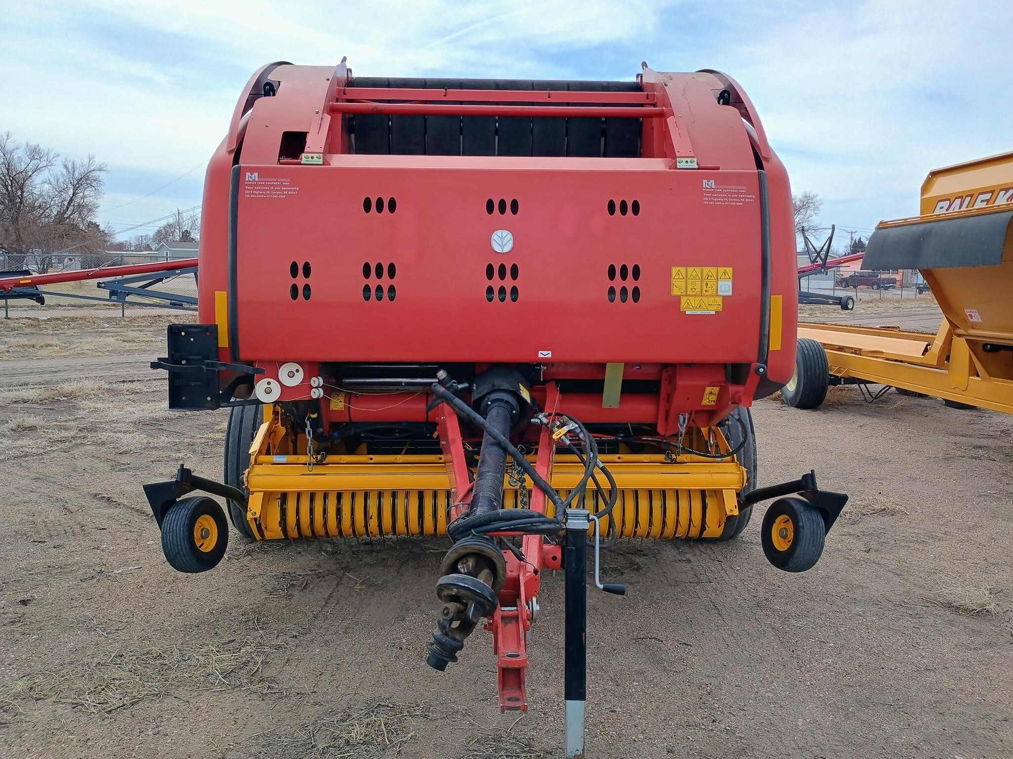 2017 New Holland Roll-Belt 560 Round Baler