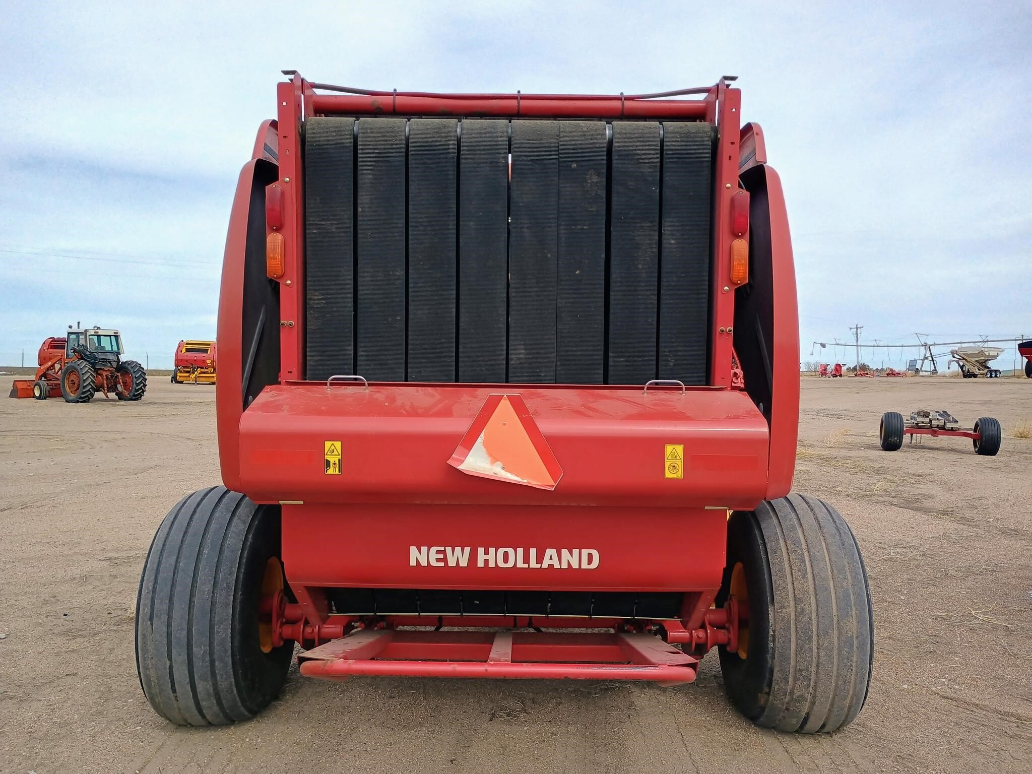 2017 New Holland Roll-Belt 560 Round Baler