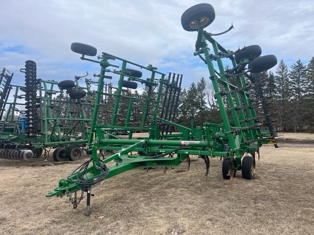 2012 John Deere 2210 Field Cultivator