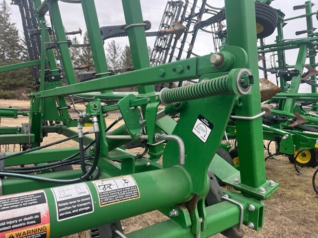 2012 John Deere 2210 Field Cultivator