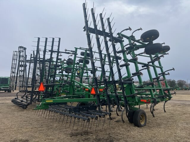 2012 John Deere 2210 Field Cultivator