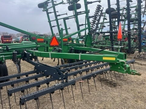 2012 John Deere 2210 Field Cultivator