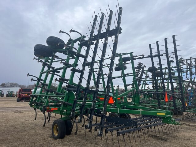 2012 John Deere 2210 Field Cultivator