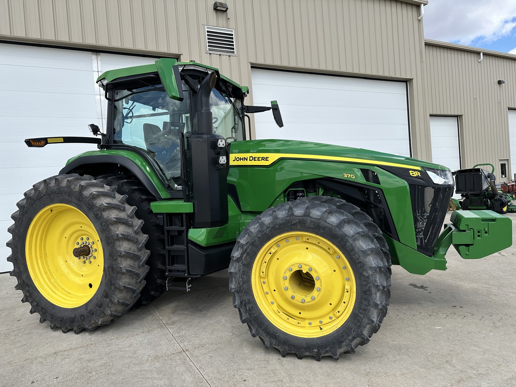 2024 John Deere 8R 370 Tractor