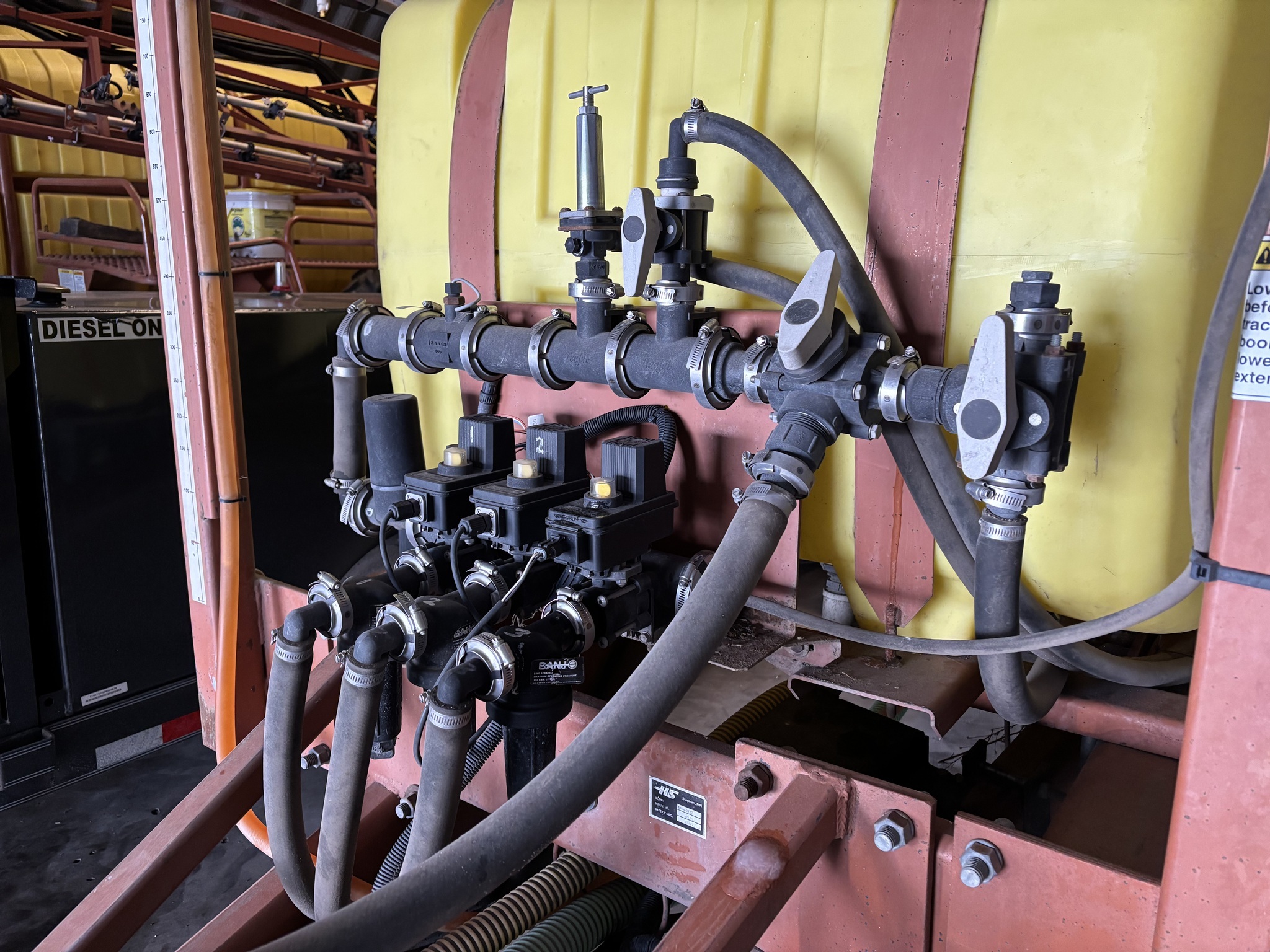 2005 H & S 132 Pull-Type Sprayer