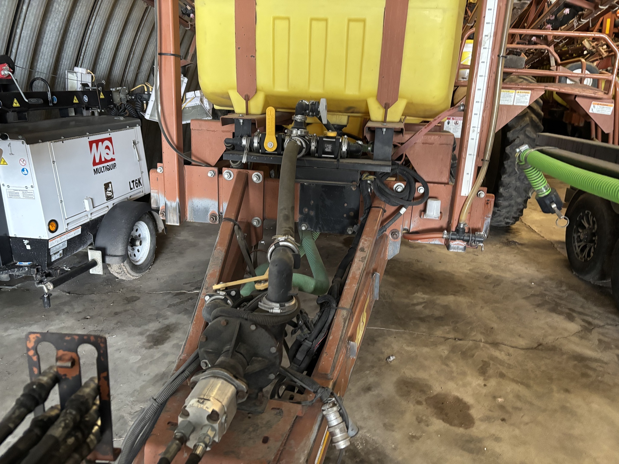 2005 H & S 132 Pull-Type Sprayer