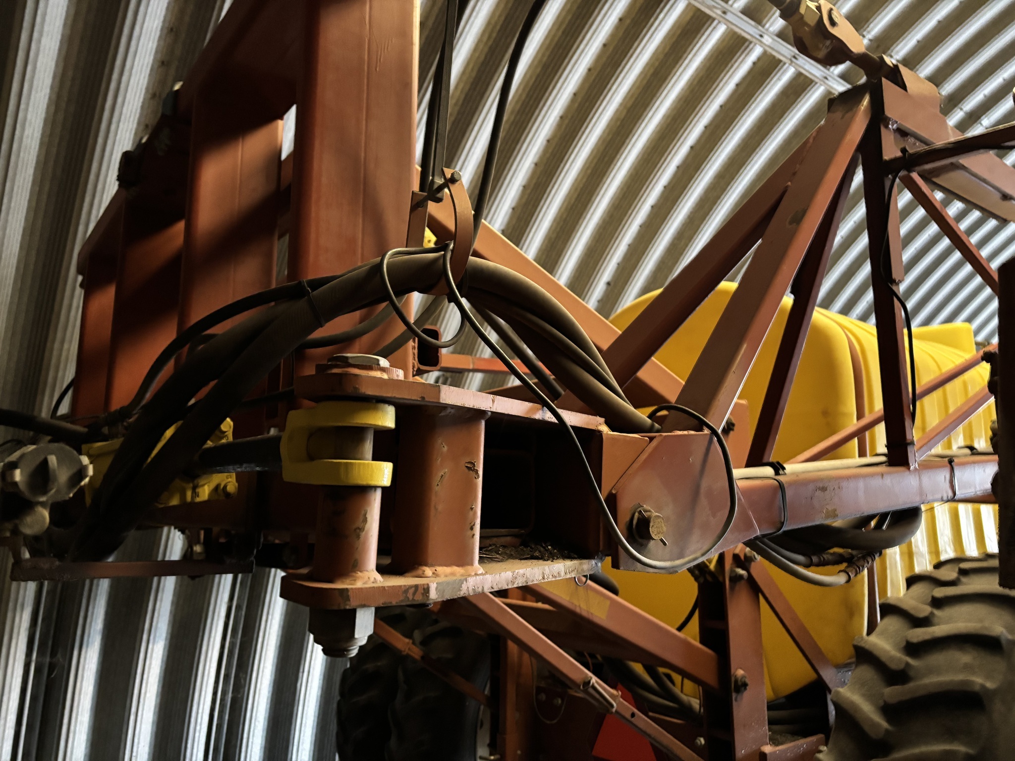 2005 H & S 132 Pull-Type Sprayer