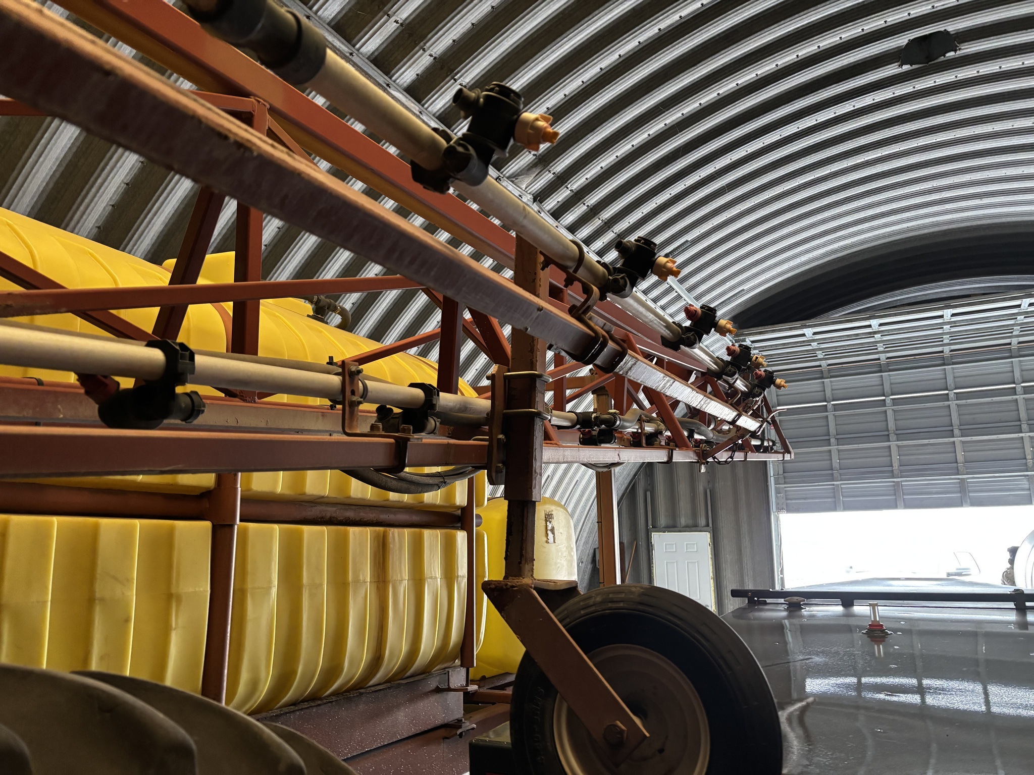 2005 H & S 132 Pull-Type Sprayer