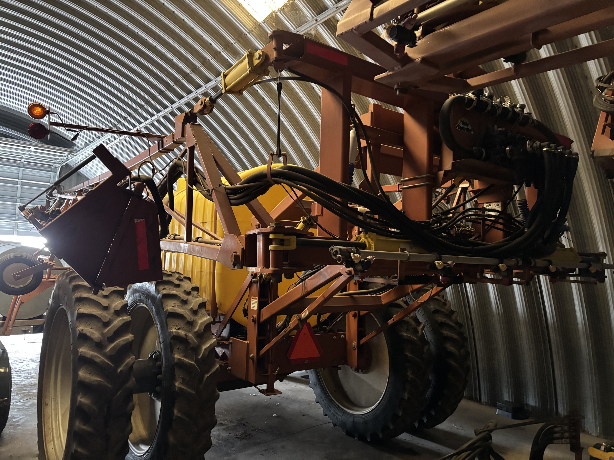 2005 H & S 132 Pull-Type Sprayer