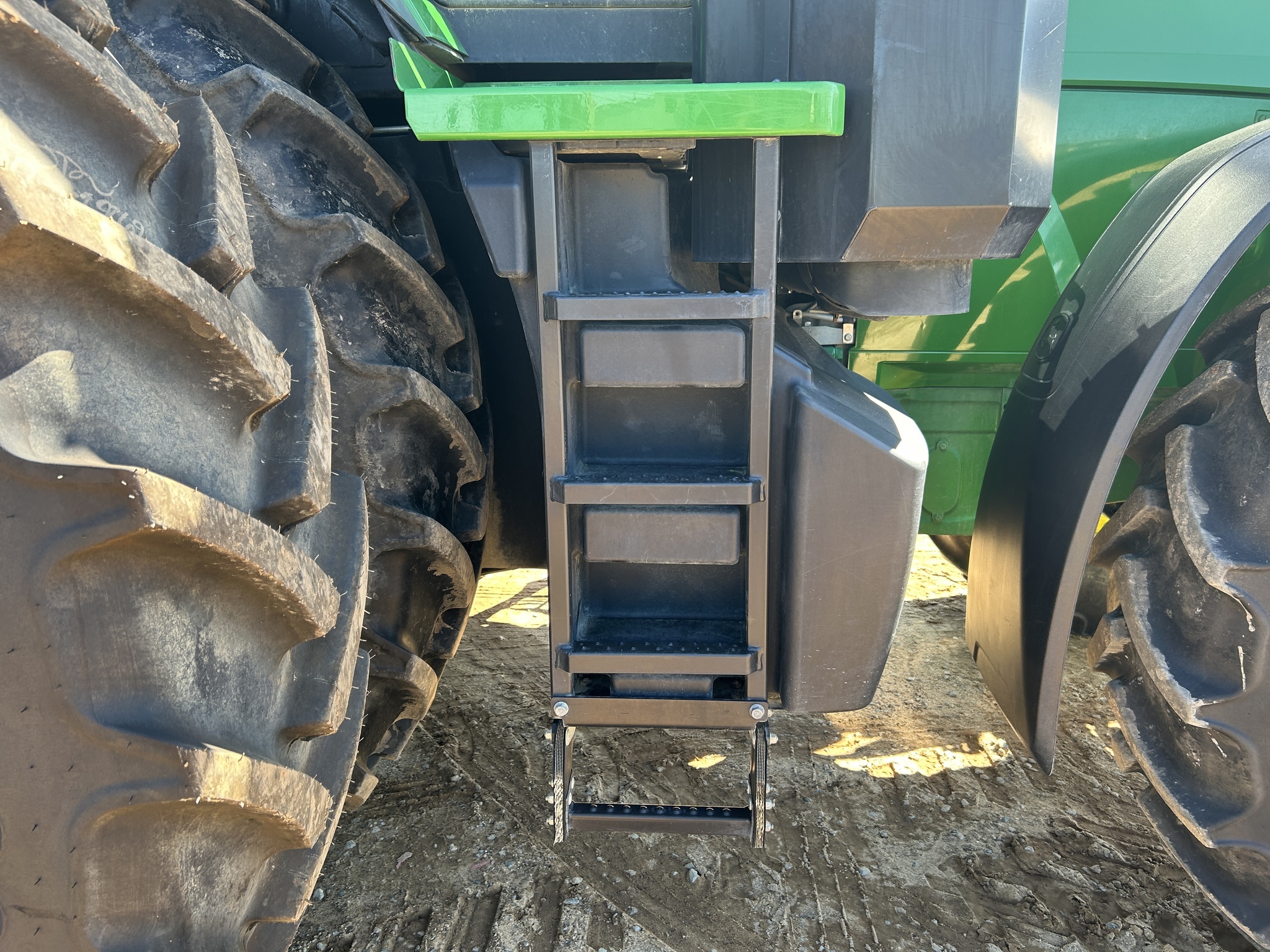 2023 John Deere 7R 210 Tractor