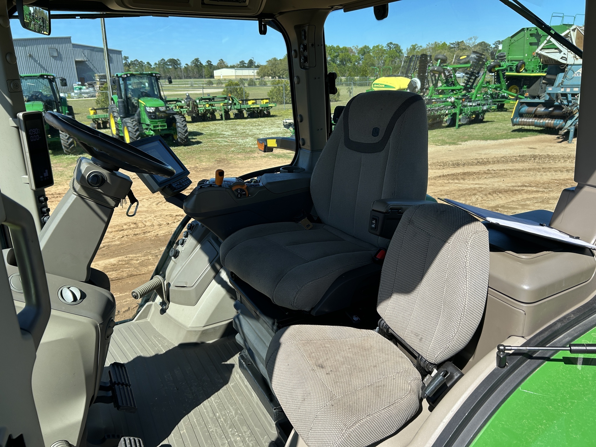 2023 John Deere 7R 210 Tractor