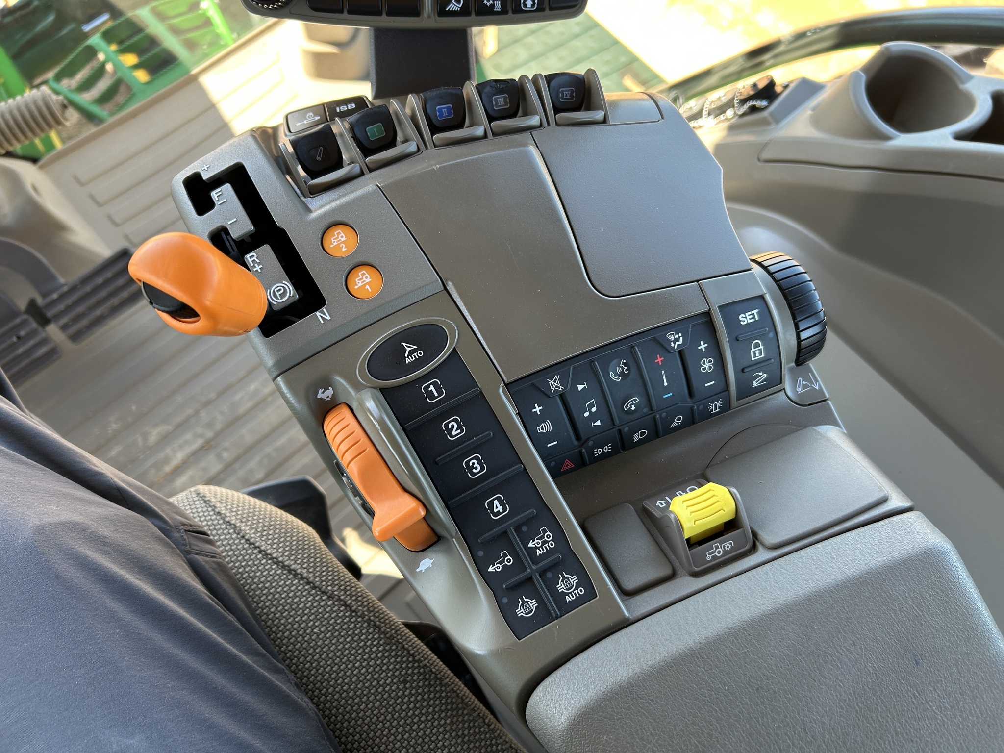 2023 John Deere 7R 210 Tractor