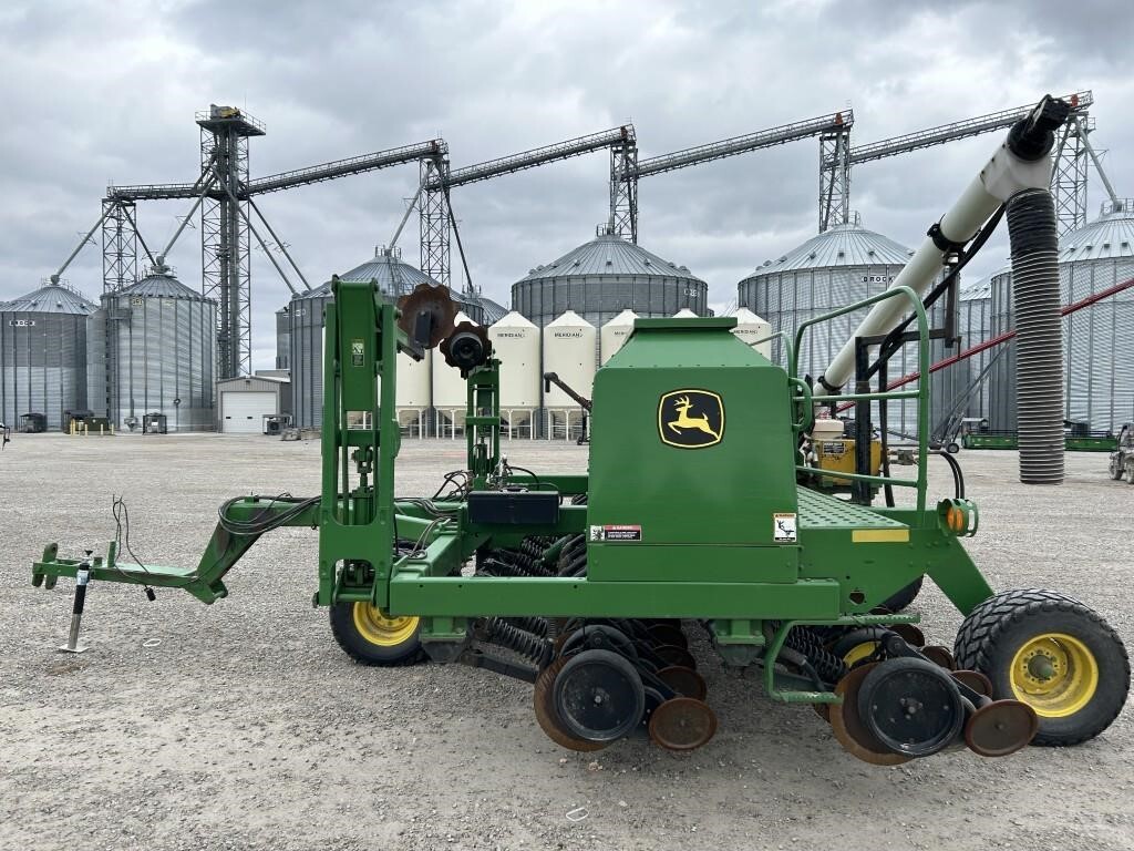  John Deere 1590 Drill