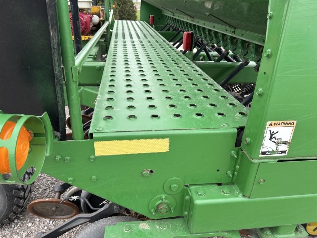  John Deere 1590 Drill