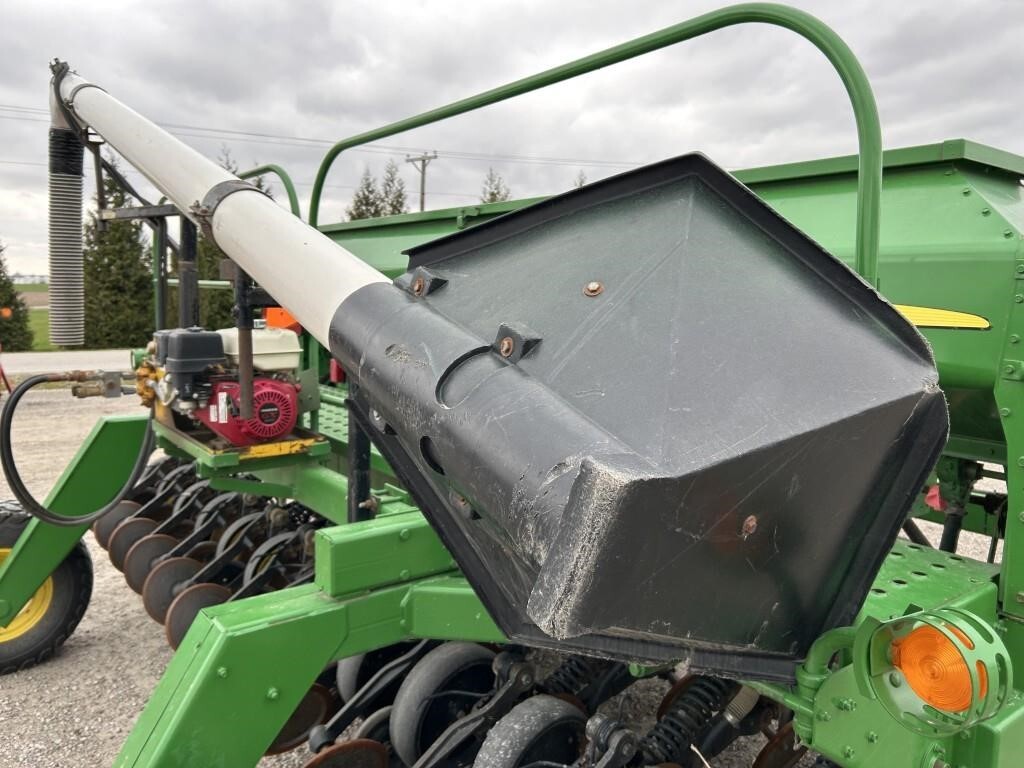  John Deere 1590 Drill