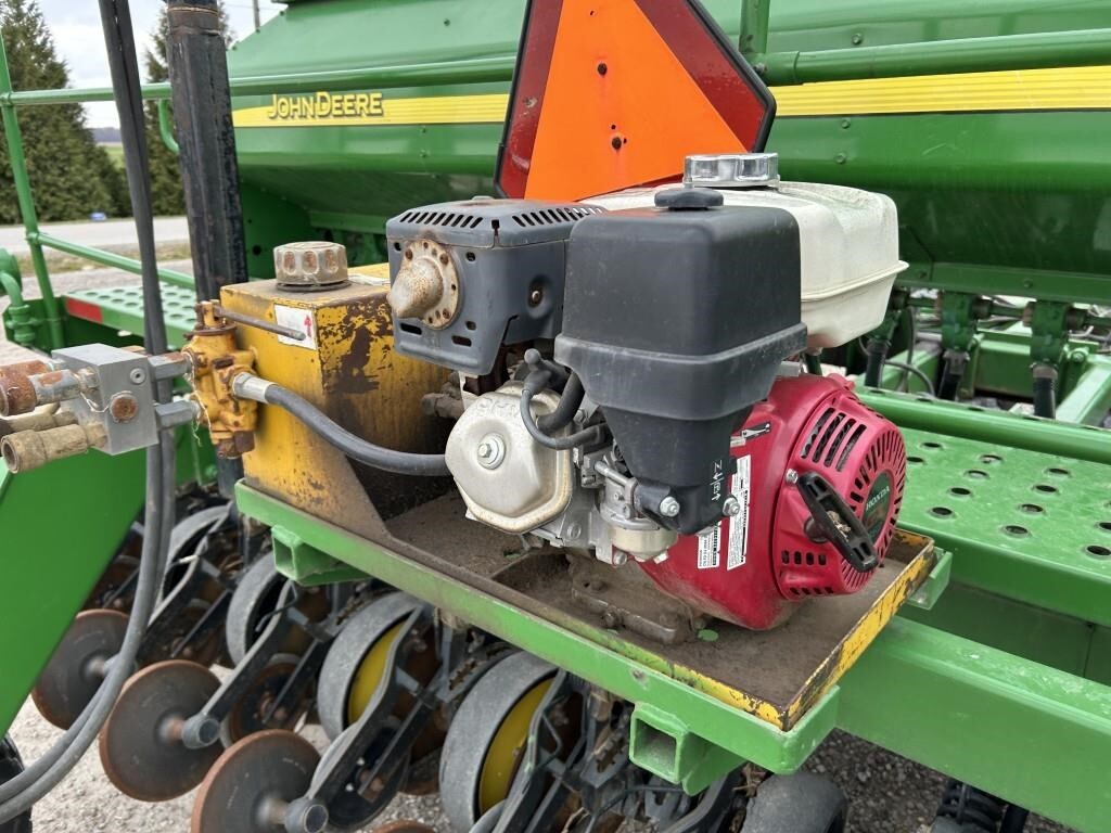  John Deere 1590 Drill
