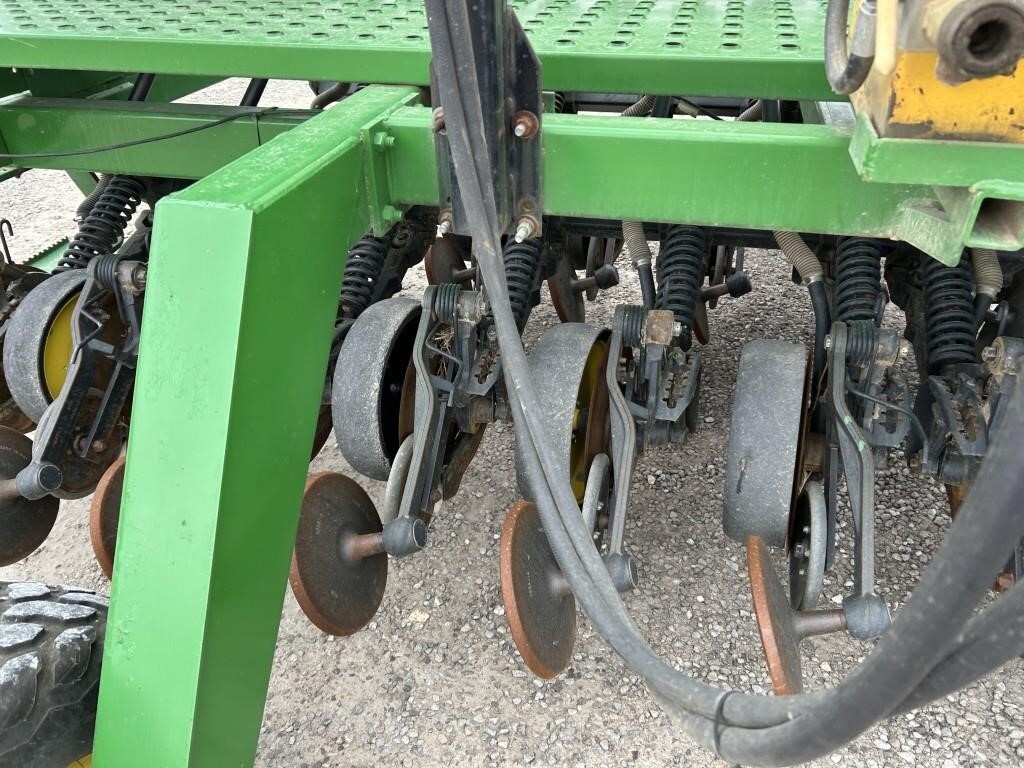  John Deere 1590 Drill
