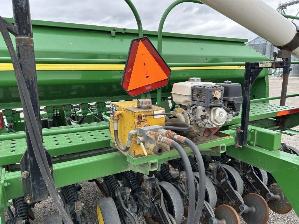  John Deere 1590 Drill