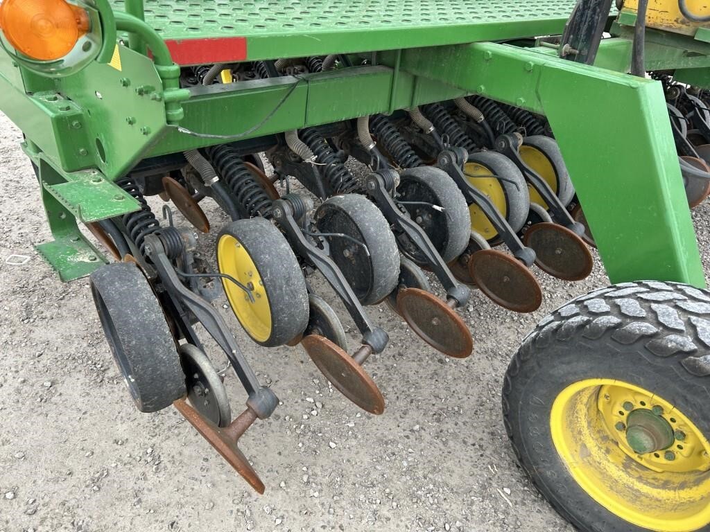  John Deere 1590 Drill