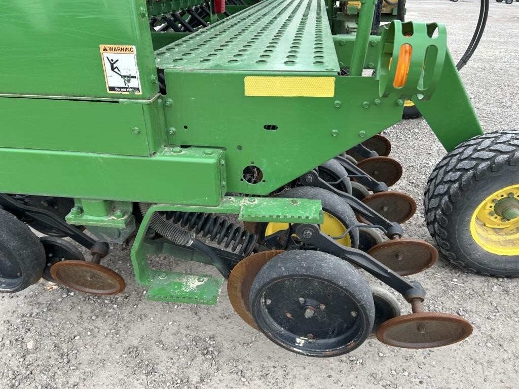  John Deere 1590 Drill